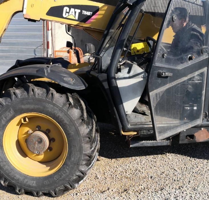 Teleskopinis krautuvas CAT caterpillar th407